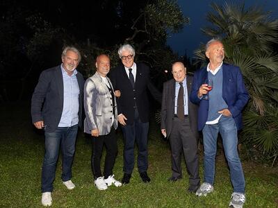 Gli Amici del sigaro di Luca Piattelli a Casa di Italo Fontana con sushi, champagne, fumo e... profumo